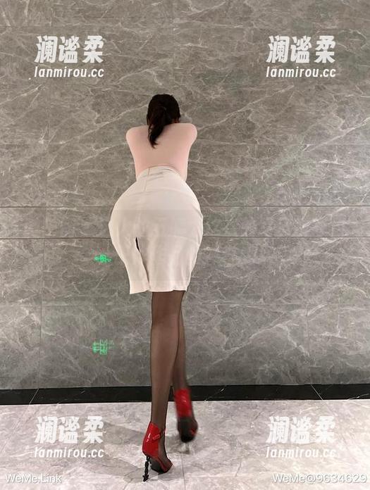 微密圈 - 迷人的五姨太这次的写真真夺目，王炸作品的神奇秀！