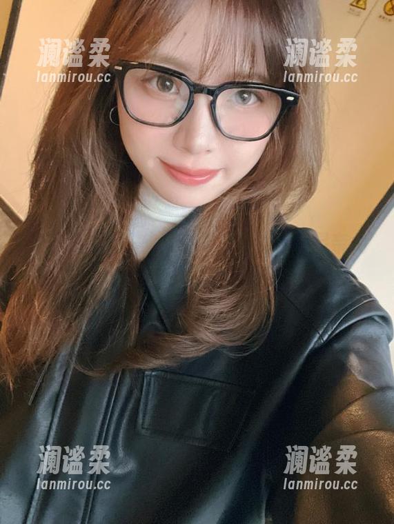 做个追星族，来收藏闪月半的柏崎星奈免费写真吧！