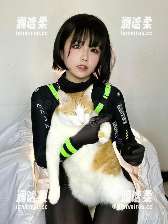 阿半今天很开心的炼金魔法：没想到莱莎也玩cos写真？