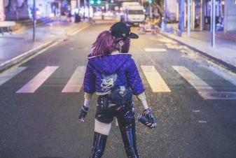 阿薰kaOri不再寂寞，玫瑰花瓣下的喧嚣，快下载她的cos神秘面纱！