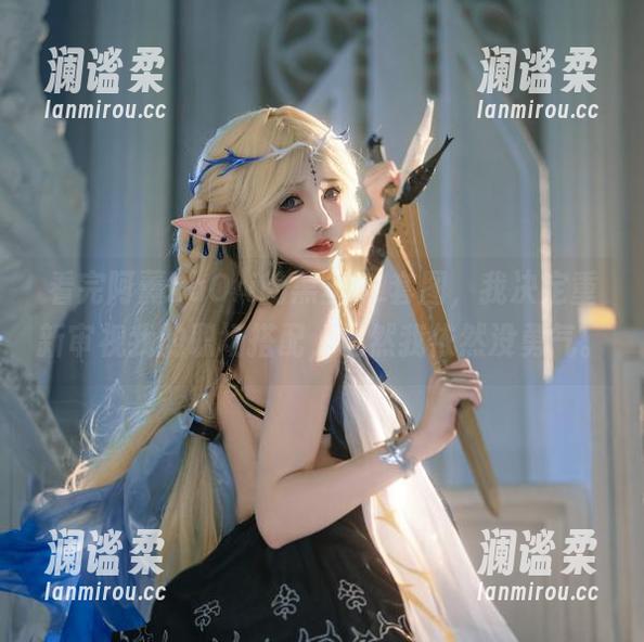看完阿薰kaOri的黑丝OL套图，我决定重新审视我的职场搭配，虽然我依然没勇气。