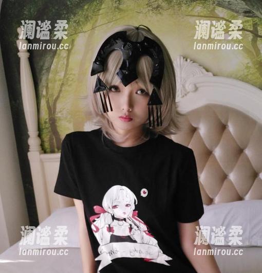 雯妹不讲道理的足部时光机，分享她的美足合集吧，没光脚也像模特，让我羡慕。