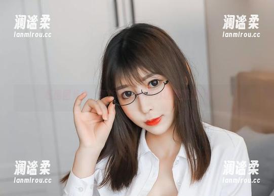 私房图集中，蕾姆睡衣的魔力让雯粥粥i更迷人