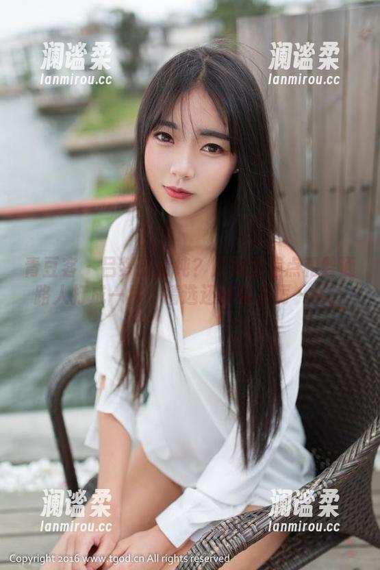 青豆客 - 吕梦玉清纯？原图里差点和普通路人打成一片，精选还稍微凌厉一些。