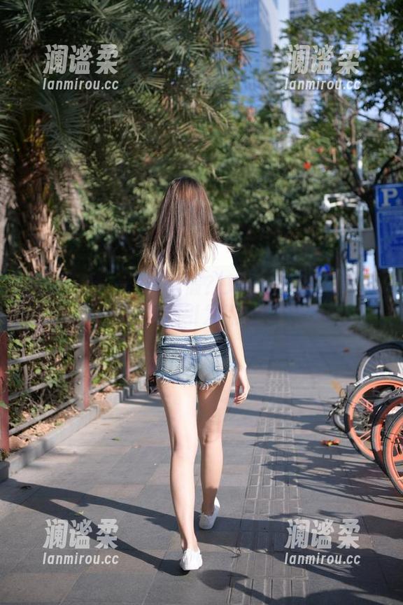 魔镜街拍 - 真真假假？艾小青的免费写真在漫展引发热议！