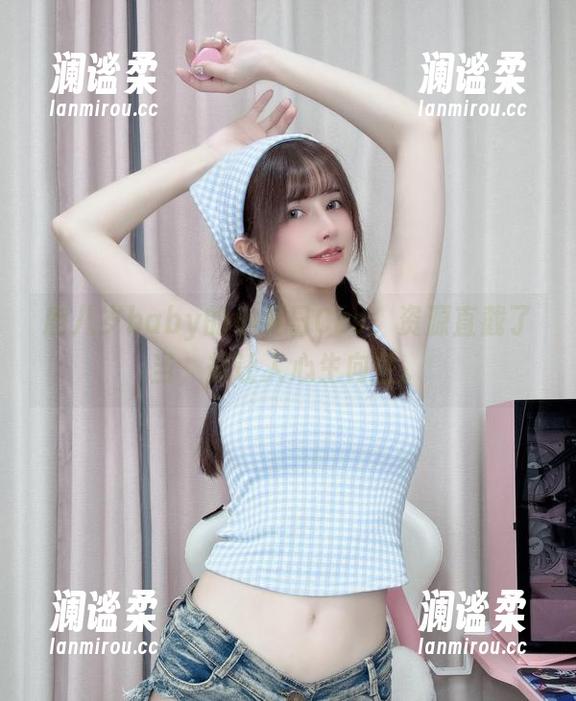 鹿八岁baby的小夏日Cos，资源直截了当，却让人心生向往。